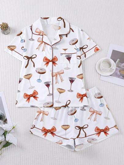 两件套女士睡衣套装，蝴蝶结印花，面料柔软，时尚百搭，适合派对和假日穿着。短袖衬衫带领和纽扣，搭配弹力短裤，休闲居家服，室内外皆宜，四季皆可穿着。