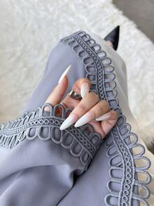 Áo Abaya cho nữ, Bộ Abaya & Hijab hai mảnh cho nữ: Màu trơn với viền họa tiết cắt laser, phong cách Trung Đông tinh tế và thanh lịch, chất liệu vải mềm mại - Lý tưởng cho các salon sang trọng trong nhà, trang phục mùa xuân và mùa thu, váy dự tiệc thanh lịch cho nữ. - Xám - Xem 6