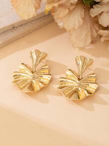 1 Pair Elegant Charming Summer Bohemian Style Pleated Golden Leaf Pendant Earrings For Women - Yellow Gold - View 2