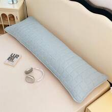 1 pièce Housse de coussin matelassée en duvet doux à motif à carreaux et couleur unie, sans rembourrage, design à carreaux simple et épuré, doublure matelassée en gaze double épaisseur moelleuse, taie d'oreiller pour couple, housse de coussin épaisse, convenant à toutes les saisons, facile à retirer et à laver, lavage en machine, couleurs macaron, convenant pour lit simple, lit double, lit king, dortoir d'étudiant, toute la famille, hôtel - Bleu ciel - Voir 12
