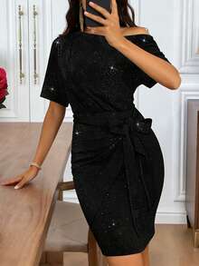 女士优雅斜肩长裙：2026 新款，高弹力，柔软舒适，蝴蝶结肩带宴会款，优雅新年金银丝绸闪耀，露肩斜肩设计，百搭款式，及腰连衣裙，适合外出穿着。 - 黑色 - 查看 4