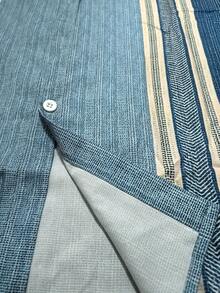 Áo sơ mi nam tay ngắn, dáng rộng, nhẹ, cài nút và có túi, họa tiết hình học tương phản cổ điển. - Màu xanh lam - Xem 4