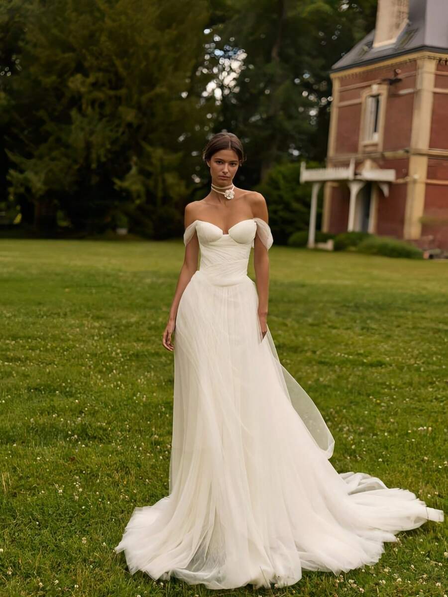 Sophisticated Off-The-Shoulder A-Line Wedding Gown In Pure White Featuring A Chic Low-Back Design And Flowing Floor-Length Silhouette – Elegant Bridal Dress With Graceful Skirt And Timeless Appeal, Perfect For Weddings, Vow Renewals, Christmas Celebrations, Halloween Parties, Prom Evenings, Birthday Events, And Formal Dinners. Suitable As A Bridal Gown, Evening Dress, Party Attire, Vacation Outfit, Or For Wedding Guests And Bridesmaids. Designed With A Flattering Off-The-Shoulder Neckline And Alluring Open Back For A Dreamy, Feminine Look. - 白色 - 查看 1