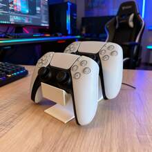 1个双游戏手柄支架，耐用塑料材质，节省空间设计，适用于PlayStation 5手柄和耳机，简约黑白配色，高品质塑料，游戏配件，紧凑设计，结构坚固，家庭娱乐视频游戏 > PlayStation 4支架套装 视频游戏 > PlayStation 4及配件 > - 彩色 - 查看 2