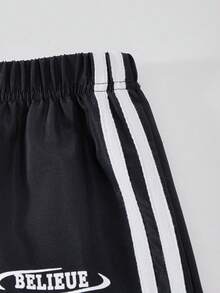 Tenue de style de rue pour filles, t-shirt côtelé blanc cool, design d'impression de maillot de basket, associé à un pantalon rayé, avec garniture contrastée et tissu texturé, convient pour le printemps, l'automne, l'hiver, les voyages sur le campus - Noir - Voir 8