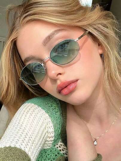 1 par de gafas de moda de mujer con marco de metal ovalado plateado y lentes degradados de estilo retro