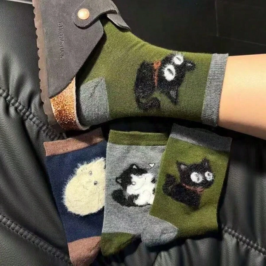 3双可爱卡通动物印花中筒袜，适合日常休闲穿着