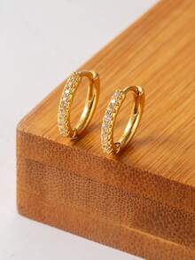 Conjunto de 6 brincos minimalistas em cobre banhado a ouro 18K com zircônias artificiais em formato de estrela e lua. Perfeitos para uso diário, acessórios de joalheria, presentes para amigas e aniversários. - Ouro amarelo - Ver 3