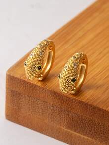 Conjunto de 6 brincos personalizados em formato de cobra, com banho de ouro 18K e zircônias cúbicas coloridas, em cobre. Perfeitos para uso diário e como presente para amigas em datas comemorativas e aniversários. - Ouro amarelo - Ver 3