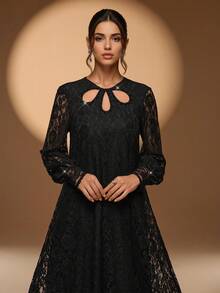 女士圆领镂空领口设计，珍珠点缀，串珠工艺，优雅长袖蕾丝连衣裙，适合日常穿着、约会、休闲场合。 - 黑色 - 查看 3