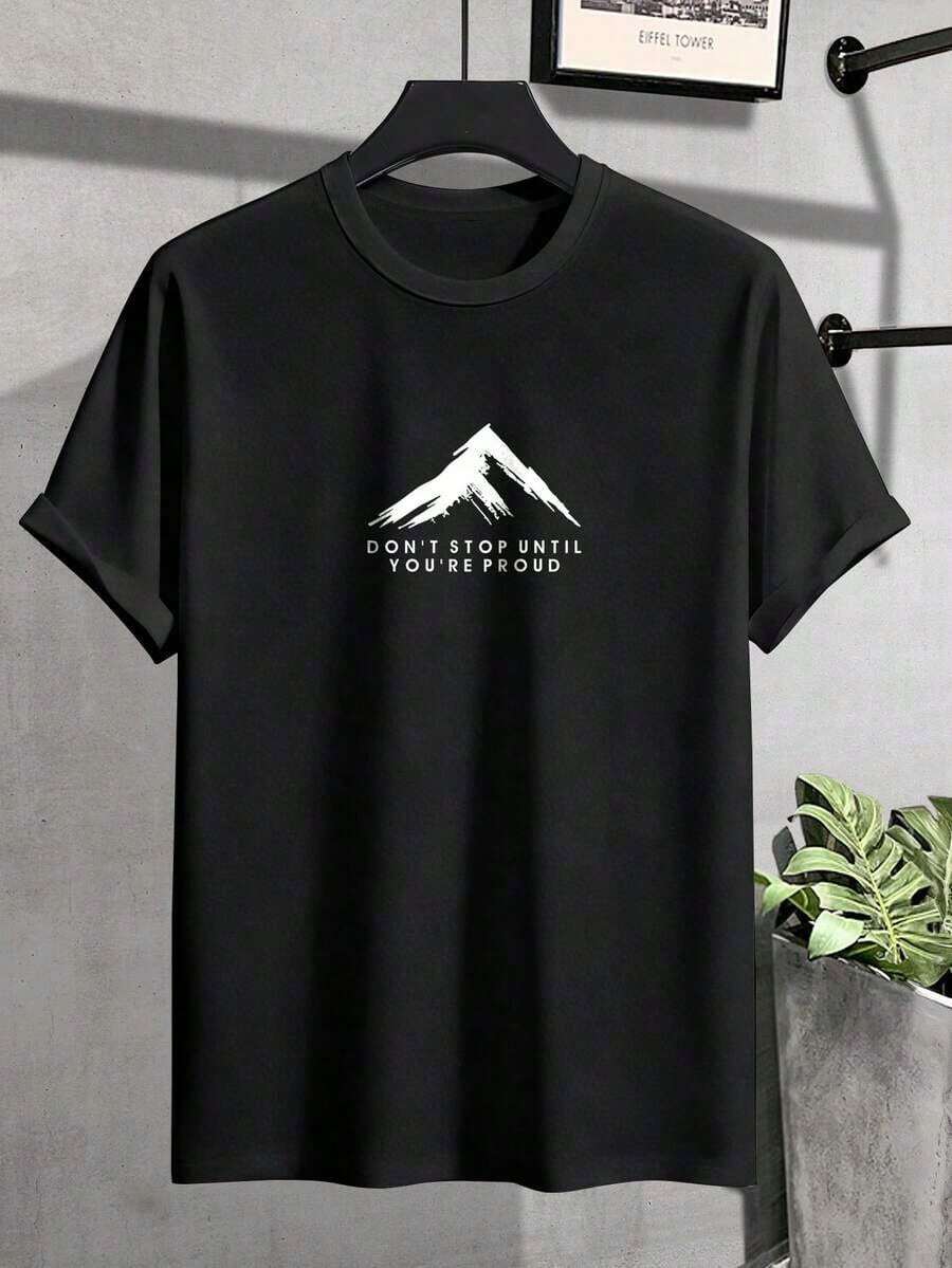 Manfinity Homme Tricou bărbătesc negru cu imprimeu grafic Mountain Peak, slogan inspirațional | Tricou cu mânecă scurtă și siluetă de vârf de zăpadă | Top cu guler rotund și litere "Don't Stop Until You're Proud" | Tricou minimalist pentru aventură în aer liber, drumeții, camping | Bluză casual de vară, croială lejeră, de zi cu zi | Îmbrăcăminte sport, respirabilă și moale, tricou casual pentru bărbați, cu imprimeu, guler rotund, mânecă scurtă - Negru - Vizualizare 1