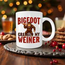 1Pc 1Pc Funny Bigfoot & Hot Dog Mug With "BIGFOOT GRAB MY WIENER" Text - Sasquatch Design Coffee Cup For Men, Son-In-Law Gifts, Christmas, Valentine'S - Novelty Ceramic Cup For Bigfoot Fans & Hot Dog Lovers - 11Oz Reusable & Hand Wash Only - Glossy White Exterior With Red Lettering & Bigfoot Holding Hot Dog Design - Perfect For Coffee & Tea - Unique Gift Idea For Bigfoot Enthusiasts, White Handle - White - View 3