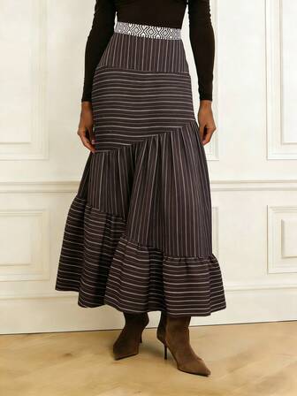 2026 新款爆款春秋复古细条纹大裙：深棕色条纹图案层叠拼接，腰部装饰，挺括面料A字裙，优雅气质长裙，适合日常通勤。