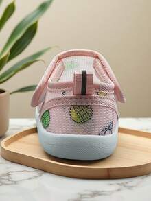 1双幼儿男女童透气网面防滑平底休闲运动鞋，四季皆宜