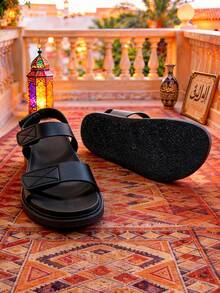 1 đôi dép xăng đan đế bằng thời trang cho trẻ em, dép xăng đan thanh lịch cho bé gái, dép xăng đan thường ngày cho bé trai, thiết kế khóa dán, thích hợp cho đi chơi hàng ngày, dự tiệc cưới, du lịch nghỉ hè. - màu đen - Xem 6