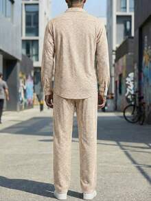 男士数码印花长袖衬衫和裤子休闲户外运动套装，秋季服装 - 卡其色 - 查看 2