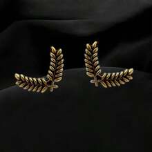 1枚经典麦穗造型时尚金色绗缝胸针，适合搭配西装领、衬衫翻领、连衣裙，男女通用