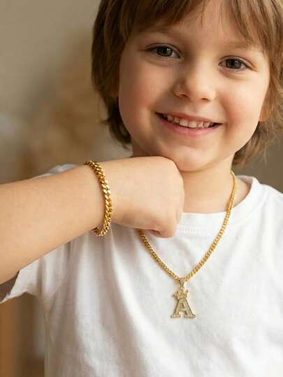 2件套经典金色不锈钢立方氧化锆字母吊坠项链和手链首饰套装，儿童街头时尚配饰