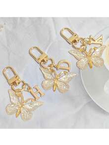 时尚创意渐变闪亮蝴蝶字母钥匙扣，A-Z字母款式，优雅独特，可挂在女士包包或车钥匙上。DIY手机和包包挂件，生日、节日、派对、乔迁、母亲节、教师节、复活节、情人节、朋友聚会、毕业季、返校季小礼物，送给朋友或家人的独特可爱礼物。 - 彩色 - 查看 4