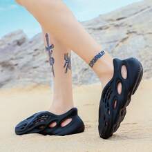 Men's Minimalist Solid Foam Clogs, Ventilated Hollow-Out Slip-On Sandals, Ultra-Light Anti-Slip Summer Comfort Footwear - 黑色 - 查看 6