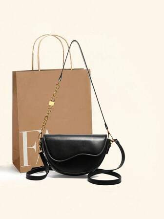 Vintage-inspirerad liten axelväska med halvcirkel och flik, 2025 års modeväska med kedjedesign för kvinnor, snygg och mångsidig för vardag, arbete och dejter