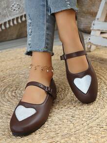 Bailarinas de mujer con decoración de corazón, puntera afilada y correa para el tobillo, rojo y blanco, parte superior sintética, suela de TPR, zapatos casuales de verano con diseño alegre y cómodos - Marrón - Ver 6