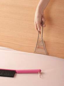 2-In-1 Bed Lifter And Duster Brush, Designed With Streamlined Handle And Flat Head To Easily Lift Mattress/Bed Frame Edges, Convenient For Single-Handed Bed Sheet Changing And Bedding Arrangement. The Brush End Can Also Be Used To Clean Bed Surface Hair, Dandruff, And Crevices In Sofas/Seats, Achieving "2-In-1" Functionality. - Multicolor - View 3