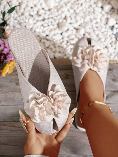 1 par de sandalias planas con diseño de flor de camelia 3D para mujeres y estudiantes, sandalias de moda para exteriores, de punta redonda, estilo dulce, de fácil deslizamiento, adecuadas para boda, trabajo, escuela, dormitorio, vacaciones, viajes, playa, tallas grandes