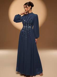 女士优雅长袖连衣裙，立领设计，前片饰有串珠，纽扣采用染色工艺，裙摆饰有荷叶边，适合婚礼、春季派对等场合。 - 寶藍色 - 查看 3