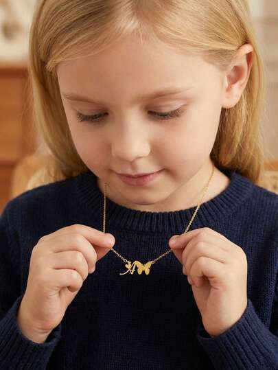 1pc Cute And Exquisite Gold Stainless Steel Yasha Butterfly Pattern Letter Pendant Necklace Children's Jewelry Accessories Party Party Dress Up Accessories