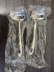 1个不锈钢撇油勺，加厚304长柄，多功能火锅汤勺，厨房油水分离工具，健康低脂烹饪必备，大容量防烫手柄设计，易于清洗的不粘油分离勺，面条饺子滤勺，实用厨房撇油工具