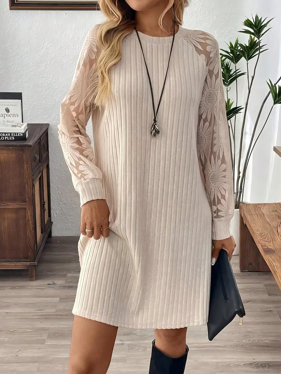 Đầm dệt kim dáng chữ A thoải mái dành cho nữ, chất liệu co giãn vừa phải, cổ tròn, kết hợp với tay áo dài bằng lưới phối màu tương phản đẹp mắt. - Màu be - Xem 1