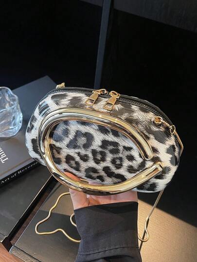 A Sophisticated And Elegant Pearl White PU Handbag With Gold-Tone Hardware And A Bean Bag Design. Perfect For Women's Daily Dates, Vacations, Dinners, And Wedding Attire, As Well As Holiday Gifts.