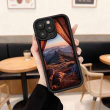 Cubierta de teléfono con borde negro diseño de cortinas abiertas paisaje montañoso al atardecer para uso diario y viajes,Aplicable a los teléfonos de la serie Apple y Galaxy - Café integral - Ver 1