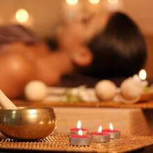 Velas de Té Pequeñas de Cera Natural - Pack de 100 Velas Sin Humo e Inodoras - Duración de 4 Horas - Luz Cálida y Relajante - Ideales para Meditación, Bodas, Cenas Navideñas y Ambientación ()(Rojo) - Multicolor - Ver 5