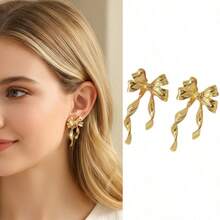 1 Pair Of Fashionable Commuting 3D Golden Bow Earrings, Suitable For Women's Daily Wear, Women's Valentine's Day Gift - 金色 - 查看 4