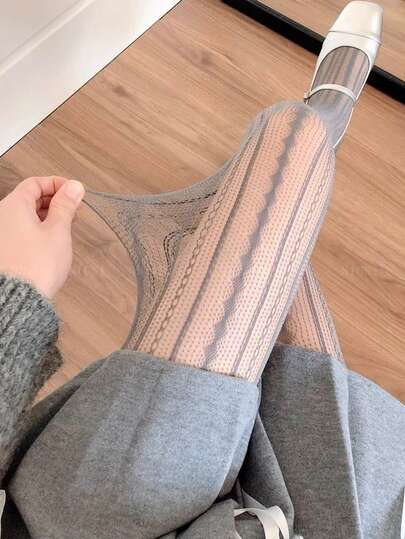 1 par de medias altas de red para mujer, pantimedia sexy con rayas verticales caladas y retorcidas