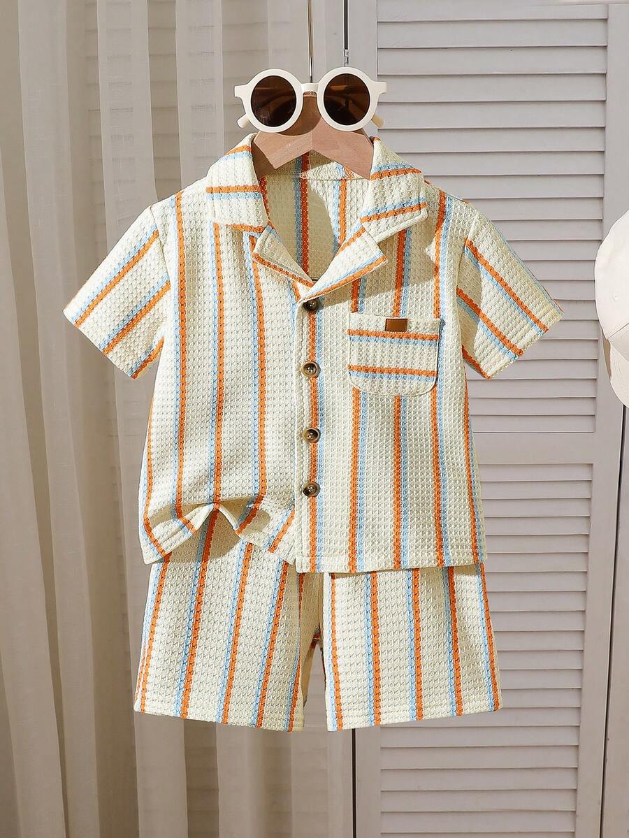 Bộ quần áo mùa hè mới cho bé trai 4-7 tuổi, áo khoác cardigan kẻ sọc có cổ bẻ và túi phía trước + quần short kẻ sọc dáng suông, thích hợp cho mặc hàng ngày, đi chơi gia đình, dự tiệc ngày lễ. - Màu be - Xem 1