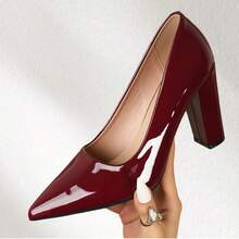 Women's Patent Leather Block Heel Pumps – Elegant Pointed-Toe High Heels For Work, Parties & Special Occasions Step Into Timeless Elegance With Our Women's Patent Leather Block Heel Pumps, The Perfect Blend Of Sophisticated Style And All-Day Comfort. Featuring A Sleek Pointed-Toe Silhouette And A Sturdy Block Heel, These Women's High Heels Offer A Flattering Lift Without Sacrificing Stability, Making Them Ideal For Long Workdays, Glamorous Evening Parties, Weddings, And Every Special Occasion In Between. Crafted From Glossy Patent Leather In A Curated Palette Of Rich Hues-Including Deep Burgundy, Vibrant Yellow, Classic Black, And Rich Green-These Pumps Add A Bold, Polished Touch To Any Outfit, Seamlessly Transitioning From Office Chic To After-Hours Glamour. - 熱烈紅色 - 查看 3