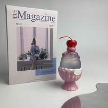 PER FUME STORY OF LOVE Sweet Scent For Young Women, Making Its First Appearance In The Fragrance Arena. This Composition Opens With Notes Including Tart Bergamot And Sweet Sicilian Orange, Giving Way To A Heart Featuring Licorice Blossom And Red Berries. Base Notes Including Caramel Continue The Sweetness Theme. - vui tươi - Xem 1