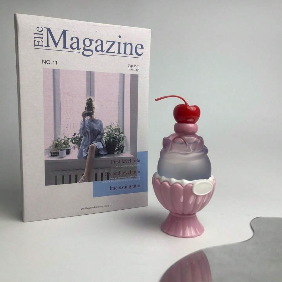 PER FUME STORY OF LOVE Sweet Scent For Young Women, Making Its First Appearance In The Fragrance Arena. This Composition Opens With Notes Including Tart Bergamot And Sweet Sicilian Orange, Giving Way To A Heart Featuring Licorice Blossom And Red Berries. Base Notes Including Caramel Continue The Sweetness Theme. - vui tươi - Xem 1