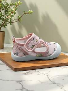 1双幼儿男女童透气网面防滑平底休闲运动鞋，四季皆宜