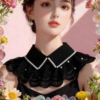 珍珠镂空领，您衣橱的必备单品！珍珠饰边蕾丝镂空领，瞬间提升您的整体造型，适合搭配晚礼服、连衣裙、毛衣，是圣诞节、母亲节、情人节的最佳礼物！黑色蕾丝领：珍珠+镂空=时尚巅峰