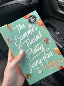 The Summer I Turned Pretty YA Romance Book, Beach Coming-Of-Age Love Story Of First Love, Heartbreak & Growth, Hit Series Novel Fans Will Love, Young Adult Fiction For Teens & Adult Readers, Great Gift Idea (Hardcover) - 精裝 - 查看 5
