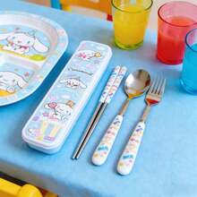 Sanrio 4件套三丽鸥Hello Kitty不锈钢餐具套装，包括筷子、勺子和叉子，学生/旅行餐具，情人节礼物，卡通餐具套装，可爱高性价比，适合夏季、旅行、度假、居家、办公、学生便携用餐，包含1个时尚保温便携午餐包