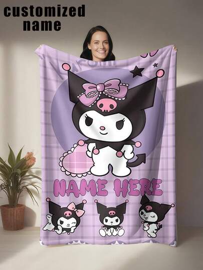 Sanrio 1 pieza Manta de franela con tema de Kuromi, personalizable con nombre, tono morado, con ilustraciones detalladas de Kuromi, estilo adecuado para todas las estaciones, suave, ligera, cálida, ideal para sofá, cama, exterior - regalo de cumpleaños y festividades perfecto para familia y amigos