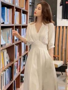 Nicho de diseño de gama alta vestidos de las mujeres verano blanco con cuello en V de diseño temperamento moda delgada falda de longitud media vestidos elegantes para dama - Blanco - Ver 3