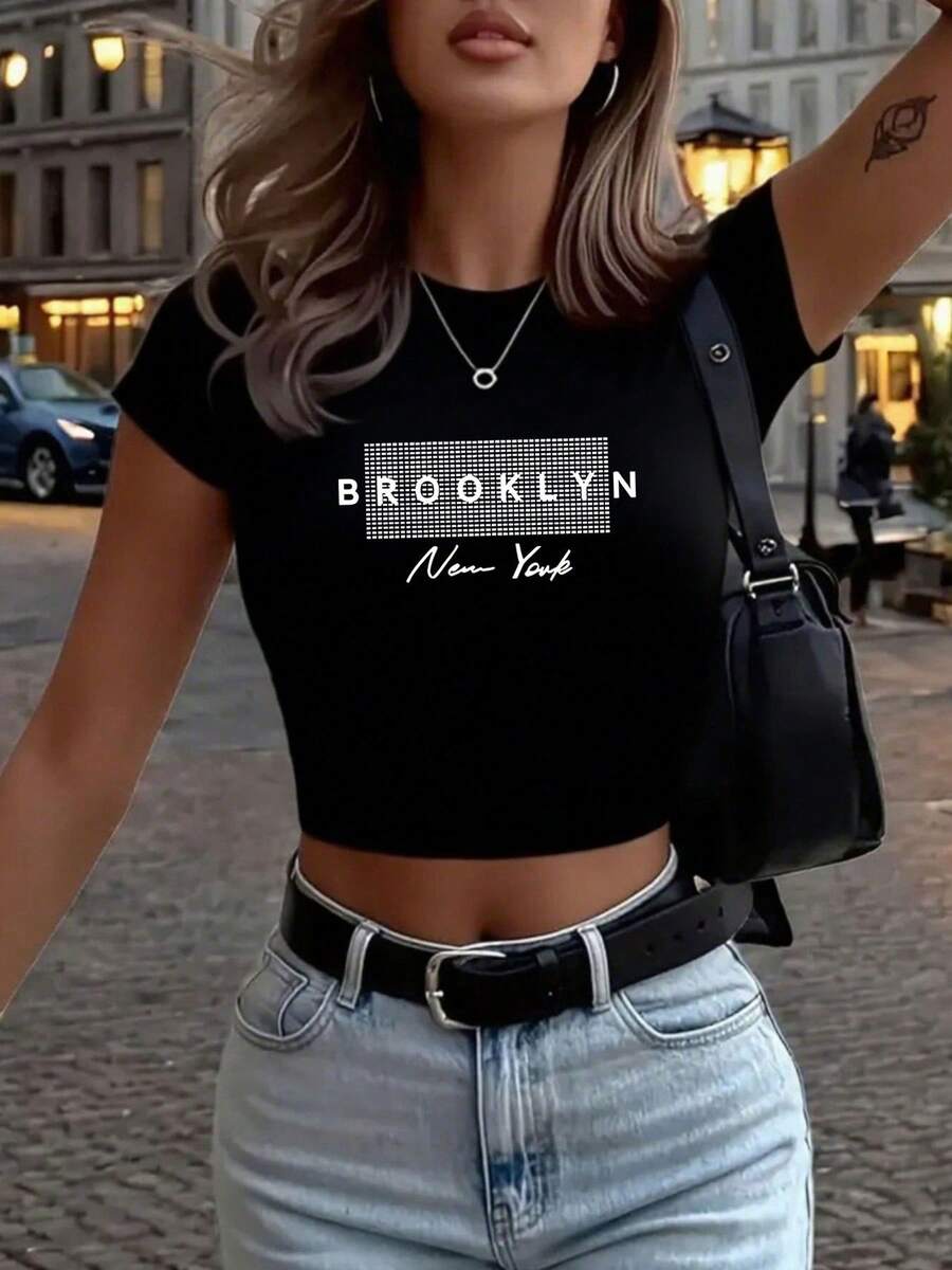 Women's "Brooklyn New York" Graphic Baby Tee, Slim Fitted Short Sleeve Crew Neck Crop Top, Y2K Aesthetic City Statement T-Shirt - 黑色 - 查看 1