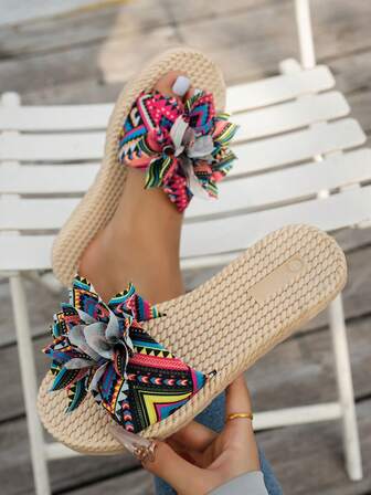 2026 Spring New Lightweight Sandals, Flat Comfortable Casual Beach Shoes With Floral Decor, Minimalist Design For Women