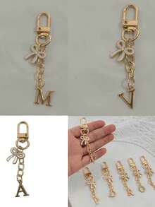 1个白色优雅蝴蝶结字母钥匙扣，大写字母A-Z钥匙圈吊坠，时尚白色，适合挂在包包、背包和车钥匙上，毕业/返校小礼物，DIY手机和包包挂饰，生日礼物 - 彩色 - 查看 7